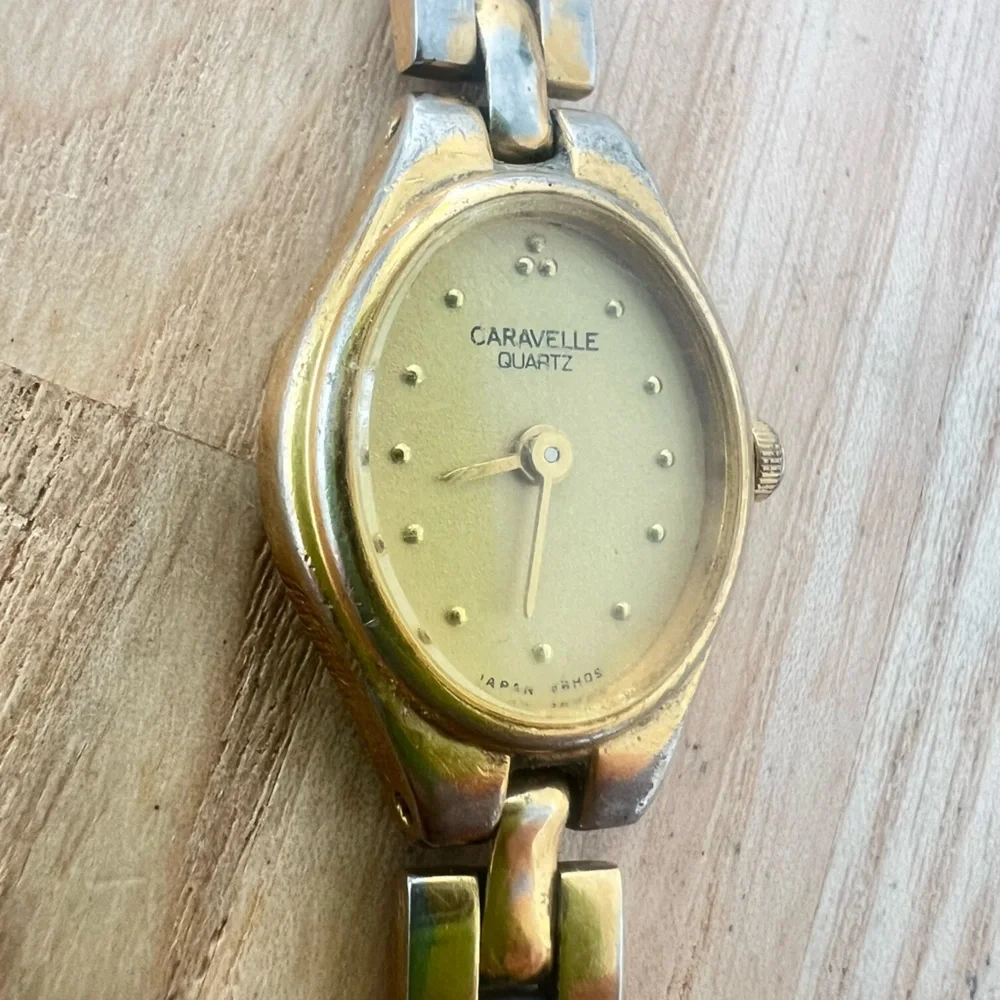 Vintage caravelle by Bulova ladies oval gold tone watch case NEW BATTERY